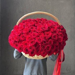 161 красная роза в корзине - Фотография 1