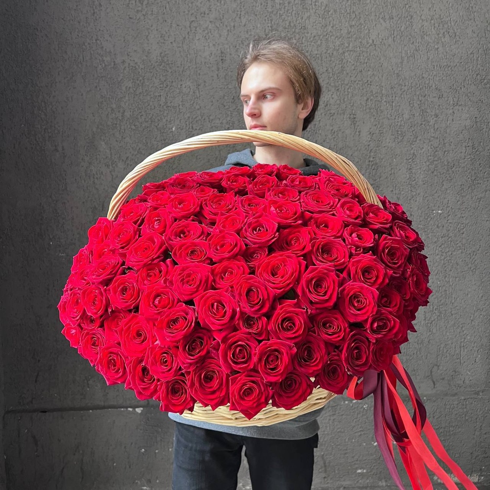 161 красная роза в корзине