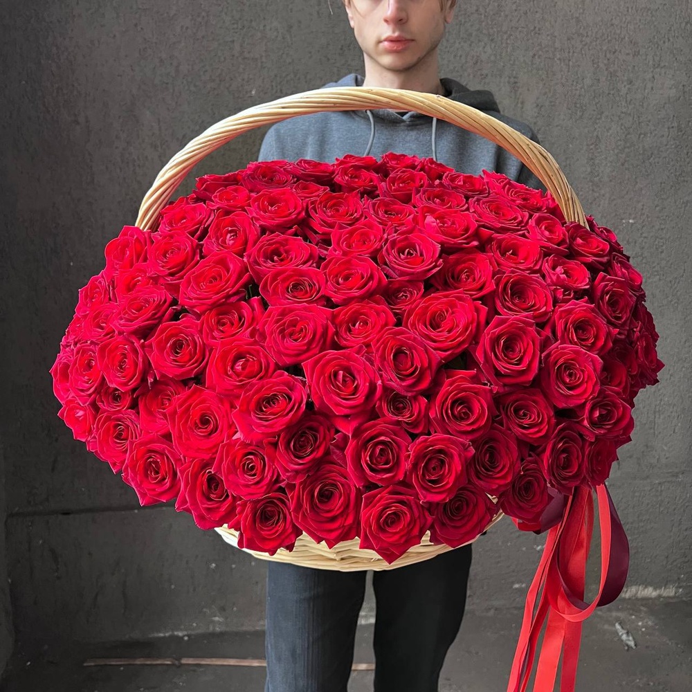 161 красная роза в корзине