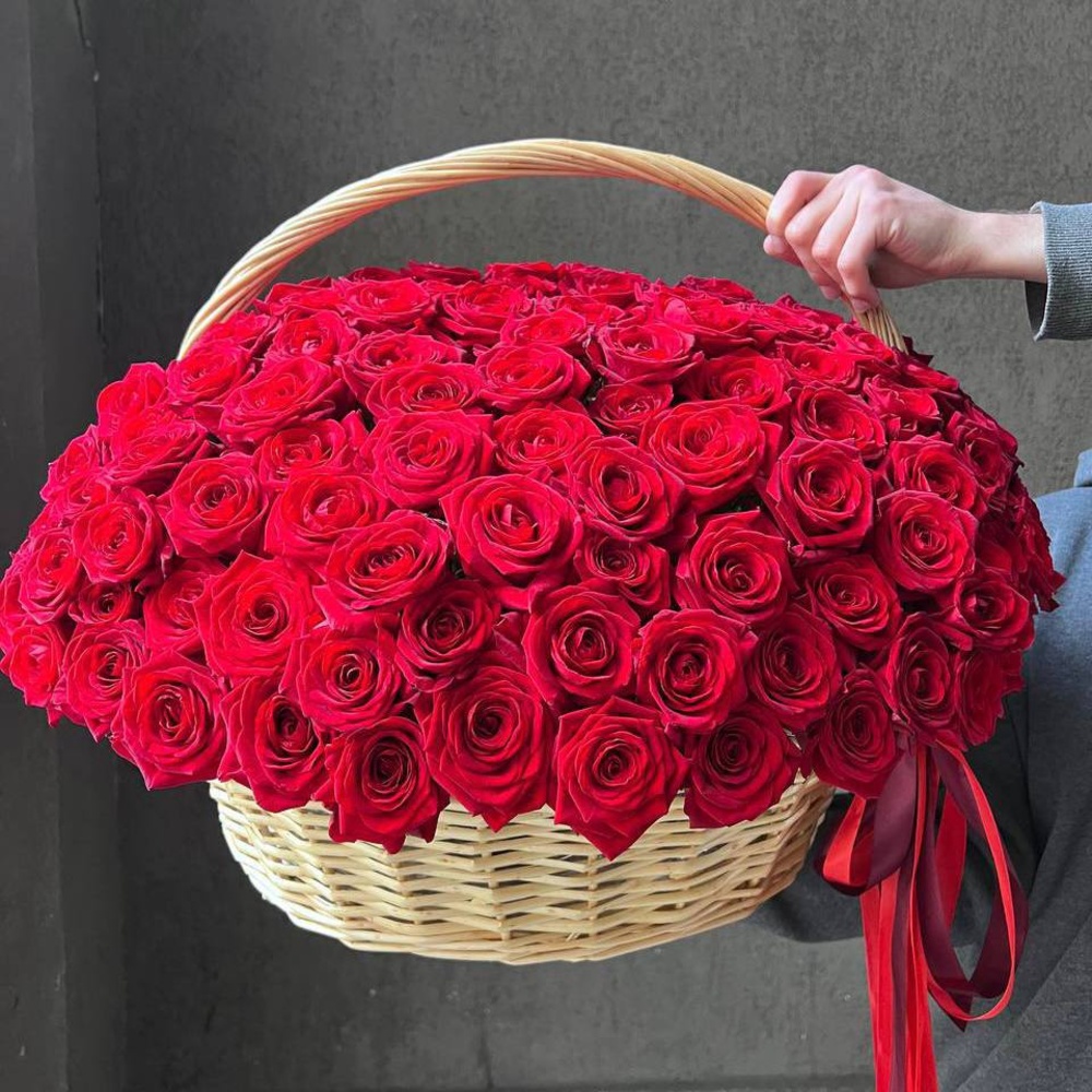 161 красная роза в корзине