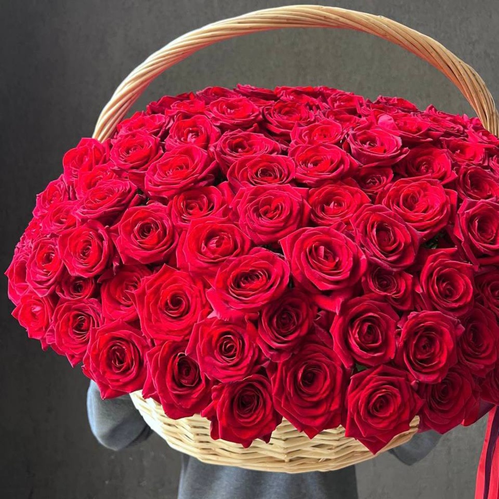 161 красная роза в корзине