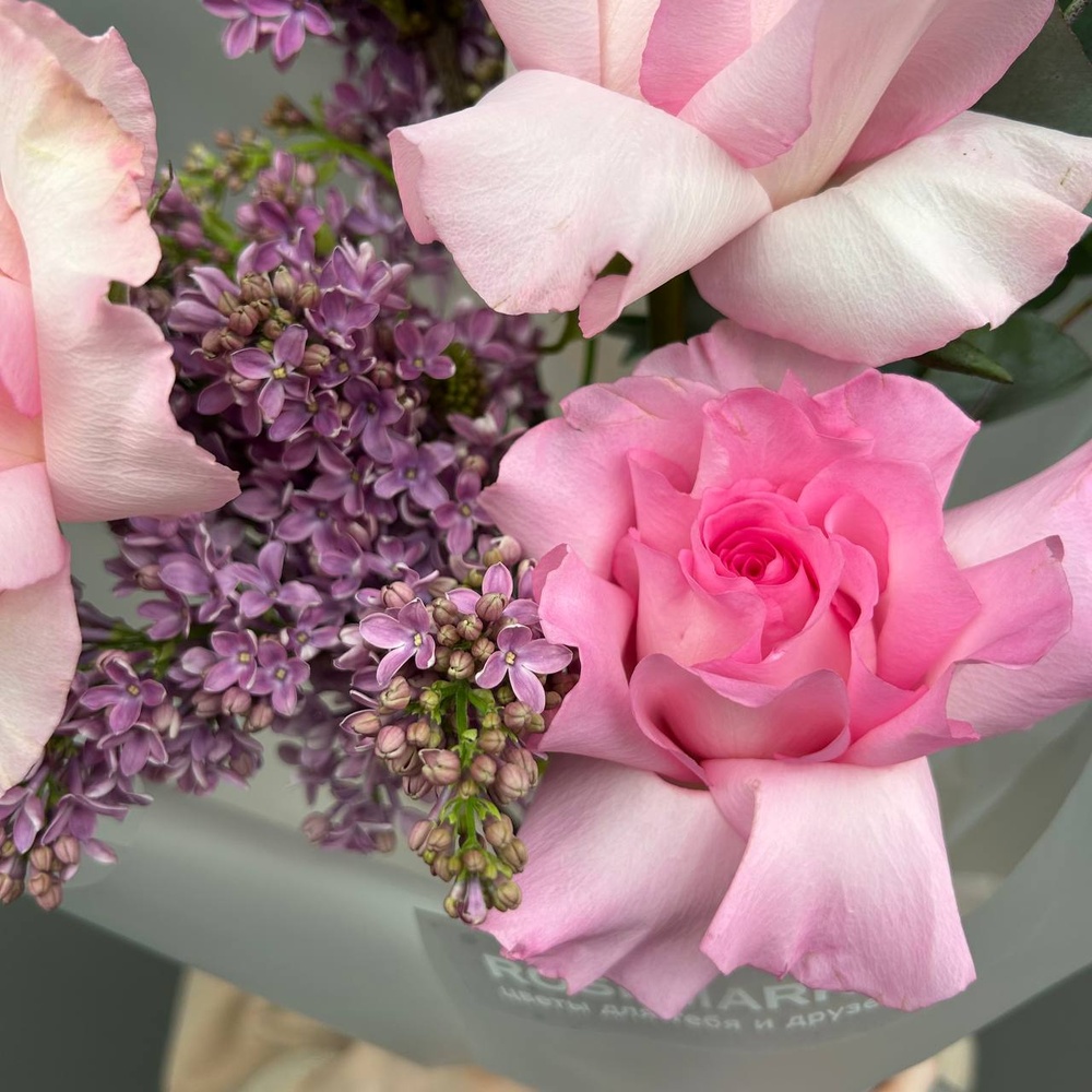 Запах весны: ароматная сирень с французской розой