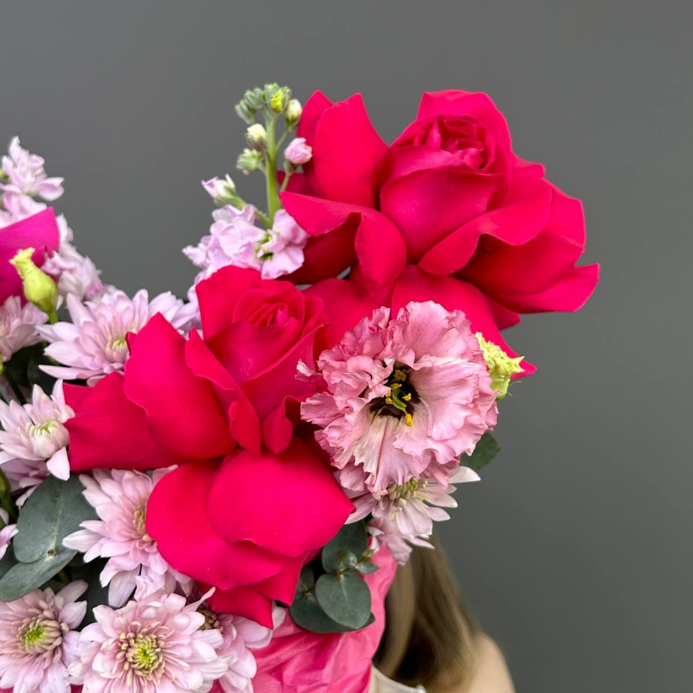 Розовый каприз: роза Пинк Флойд и лизиантус