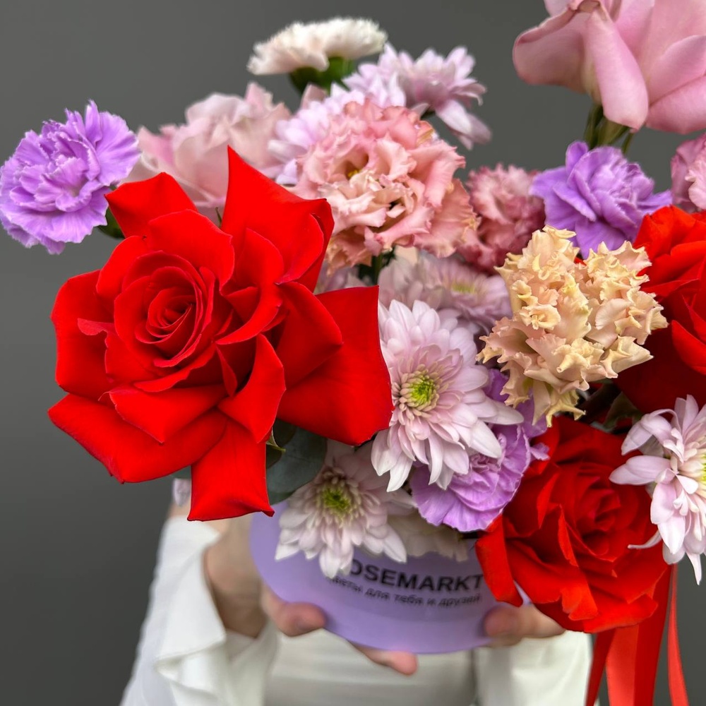 Амурные дела: цветы в шляпной коробке