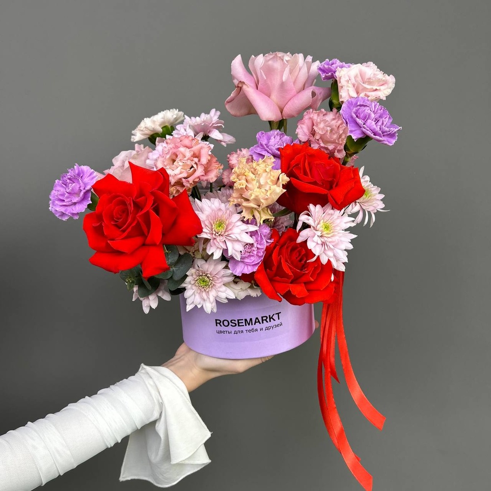 Амурные дела: цветы в шляпной коробке