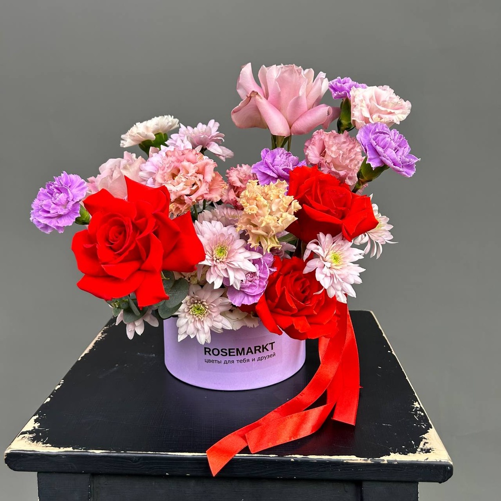 Амурные дела: цветы в шляпной коробке