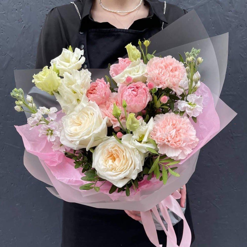 Пион-букет: нежный букет цветов за 6990 с аквабоксом и коробкой-переноской