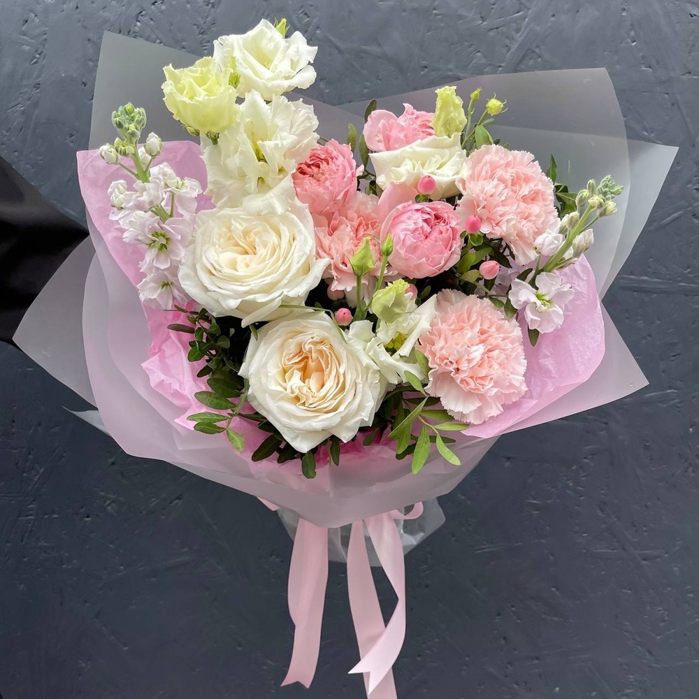 Пион-букет: нежный букет цветов за 6990 с аквабоксом и коробкой-переноской
