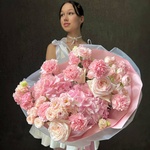 Авторский букет в стильной упаковке с доставкой в Санкт-Петербурге. - Фотография 3