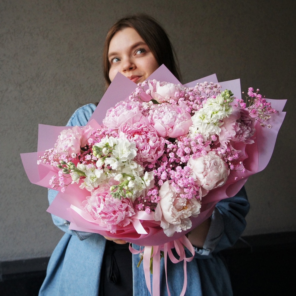 Открой Меня: букет густомахровых пионов, фактурной маттиолы и розовых соцветий