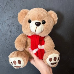 Букет «Мягкая игрушка «‎Мишка в шарфе» коричневый, 24 см‎»