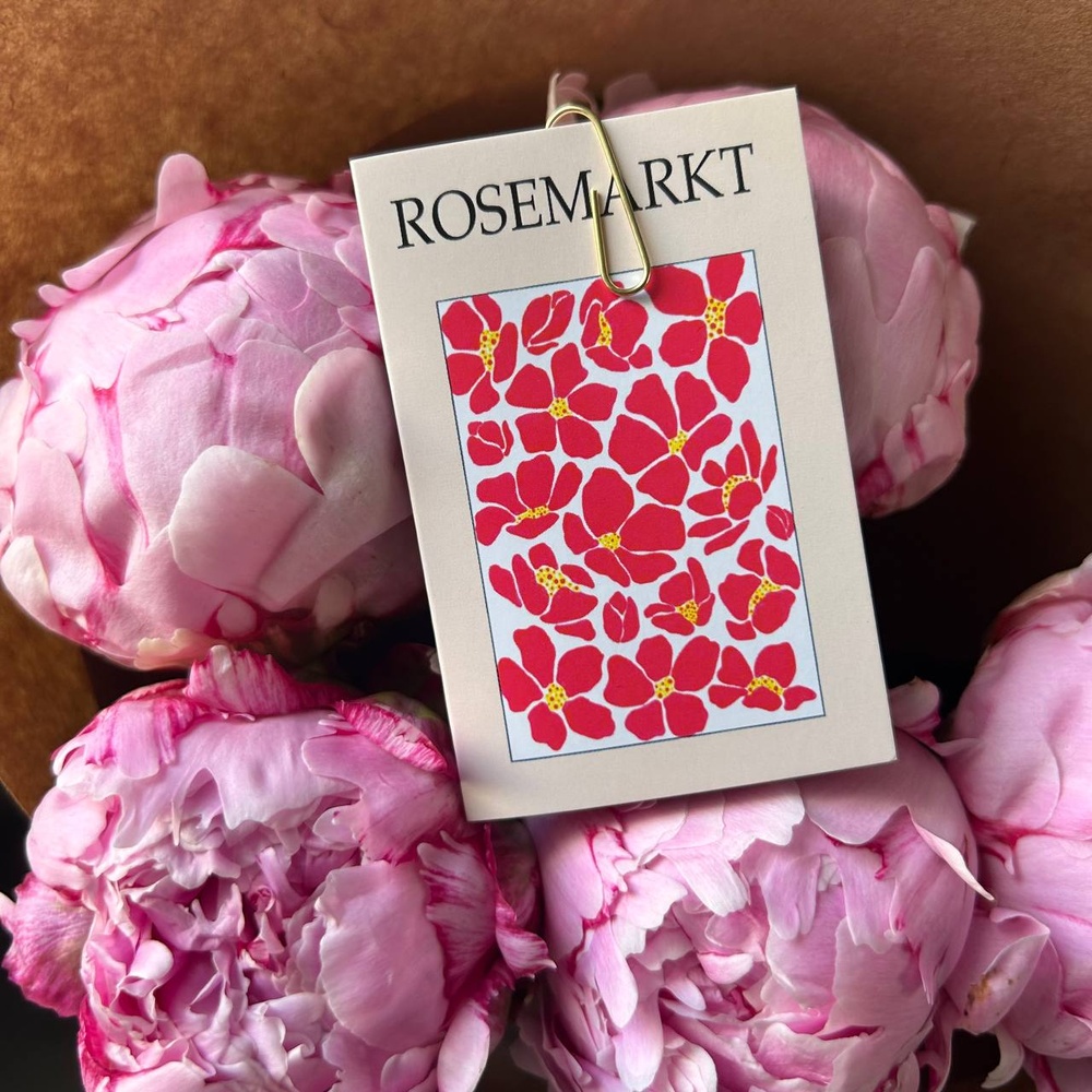 Свежих 5 розовых пионов в крафте