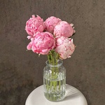 Свежих 5 розовых пионов в крафте - Фотография 4