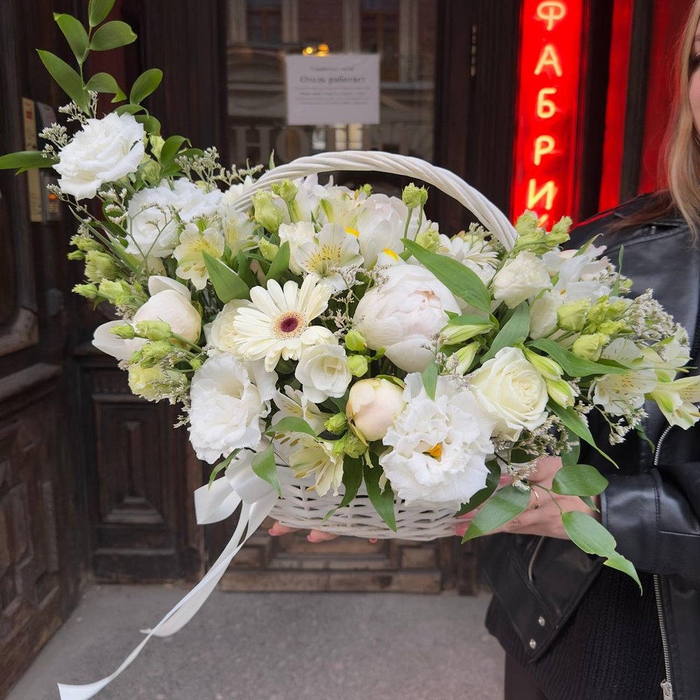 «Дуняша»: пионы, фрезия, герберы, альстромерия, розы, лизиантус