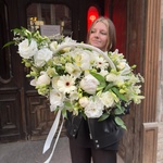 «Дуняша»: пионы, фрезия, герберы, альстромерия, розы, гвоздики, лизиантус - Фотография 3