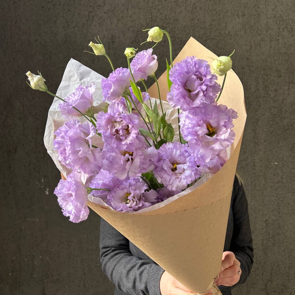 Сиреневый лизиантус в крафте