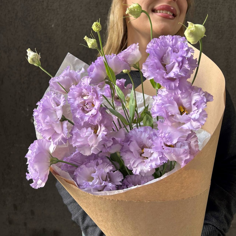 Сиреневый лизиантус в крафте