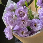 Сиреневый лизиантус в крафте - Фотография 6