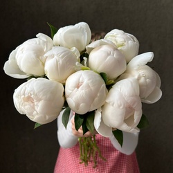 Букет «Свежих 9 белых пионов под ленту » Букет «Свежих 9 белых пионов под ленту »