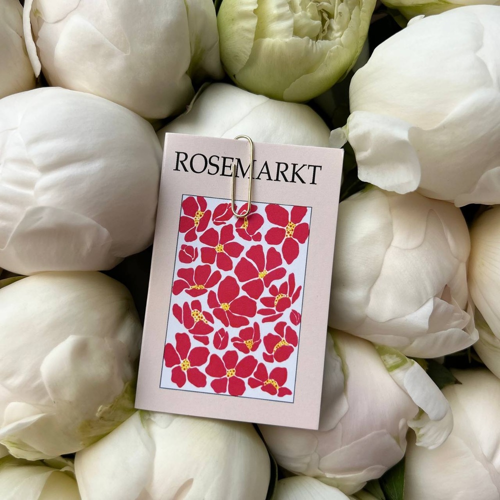 Свежих 7 белых пионов под ленту 