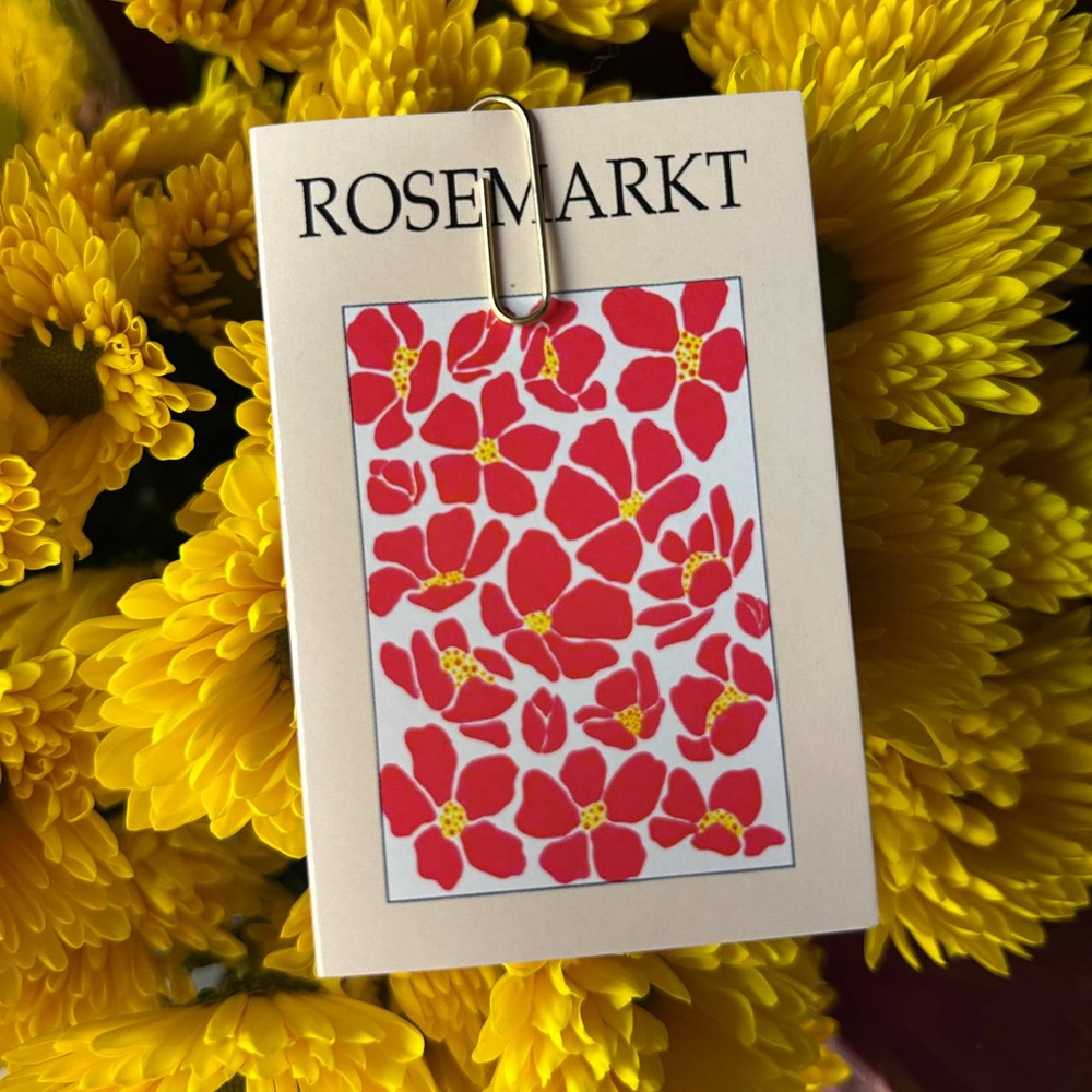 Алехандро — букет с желтыми цветами в подарочной коробке с аквабоксом