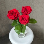 Нескучная классика: 3 красные розы в матовой пленке - Фотография 7