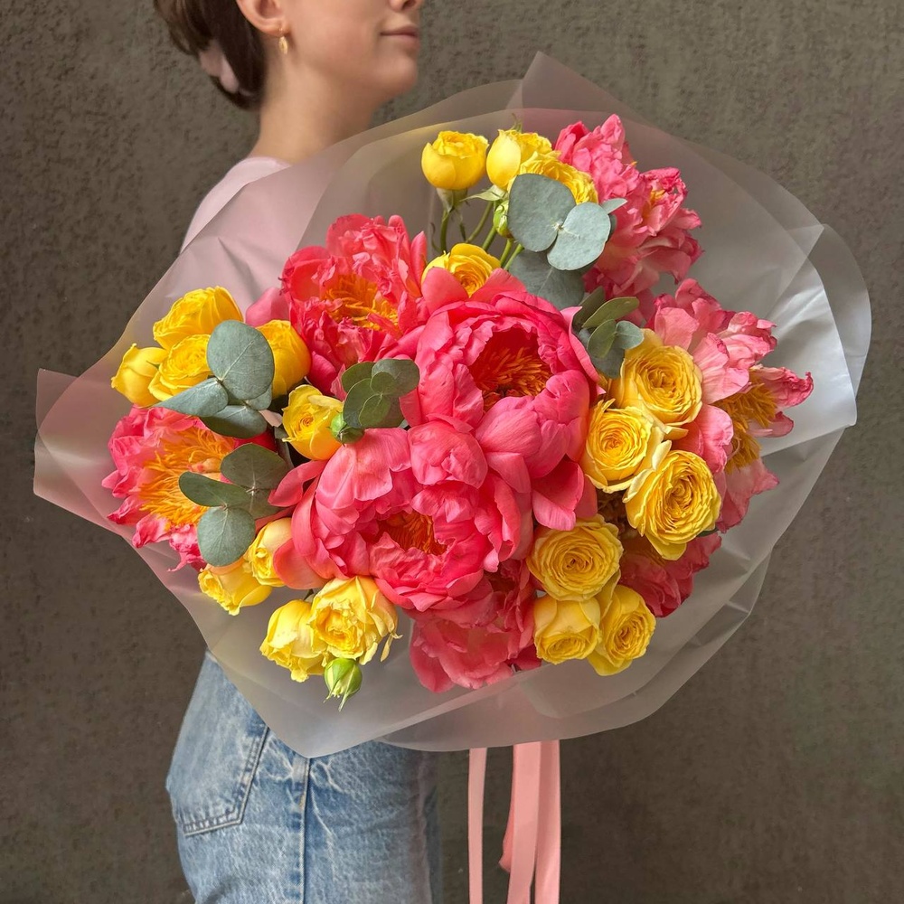 Корал-Спрингс: коралловые пионы и кустовая роза