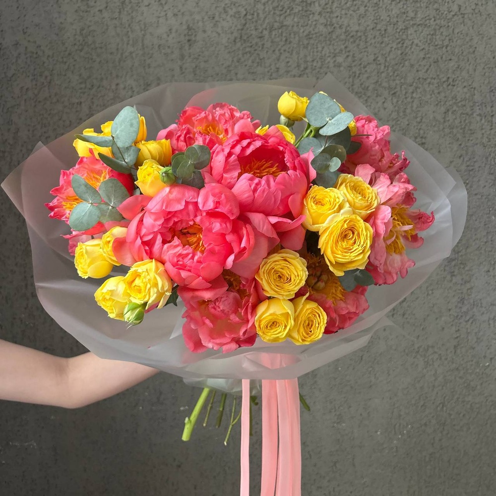 Корал-Спрингс: коралловые пионы и кустовая роза