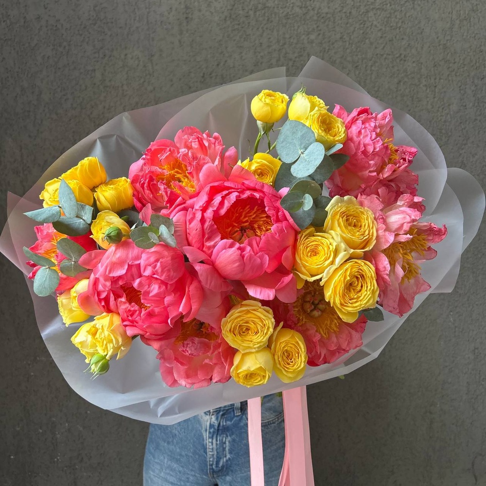 Корал-Спрингс: коралловые пионы и кустовая роза