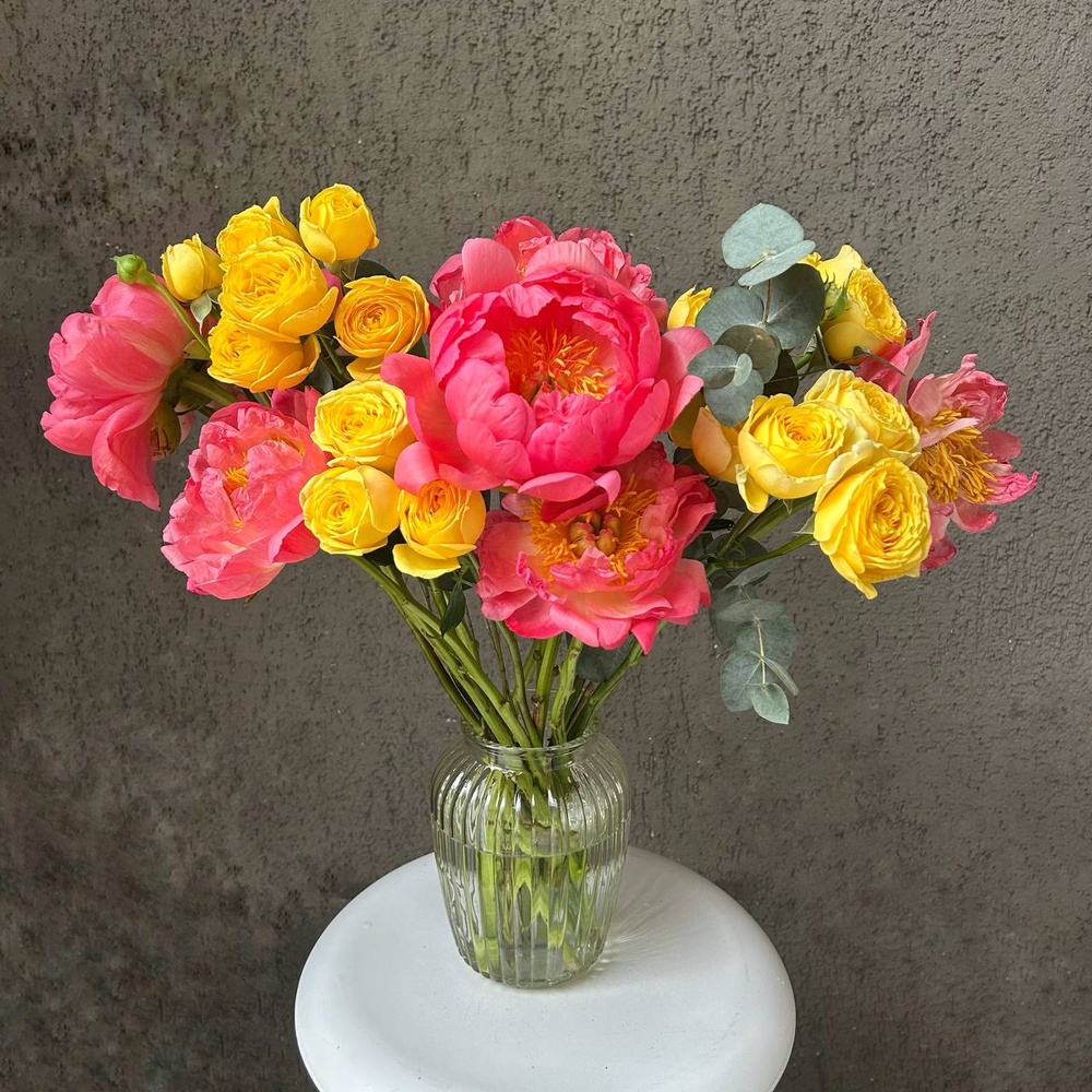 Корал-Спрингс: коралловые пионы и кустовая роза