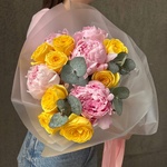 Пинк-Спрингс: розовые пионы и кустовая роза, размер S - Фотография 2