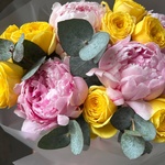 Пинк-Спрингс: розовые пионы и кустовая роза, размер S - Фотография 6