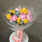 Пинк-Спрингс: розовые пионы и кустовая роза, размер S - Фотография 10