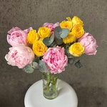 Пинк-Спрингс: розовые пионы и кустовая роза, размер S - Фотография 3