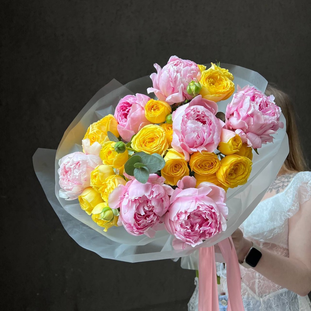 Пинк-Спрингс: розовые пионы и кустовая роза