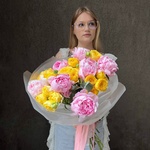 Пинк-Спрингс: розовые пионы и кустовая роза - Фотография 1