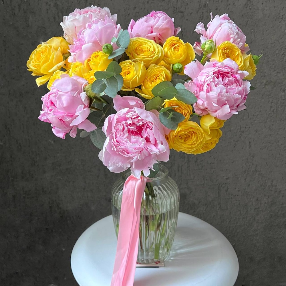 Пинк-Спрингс: розовые пионы и кустовая роза