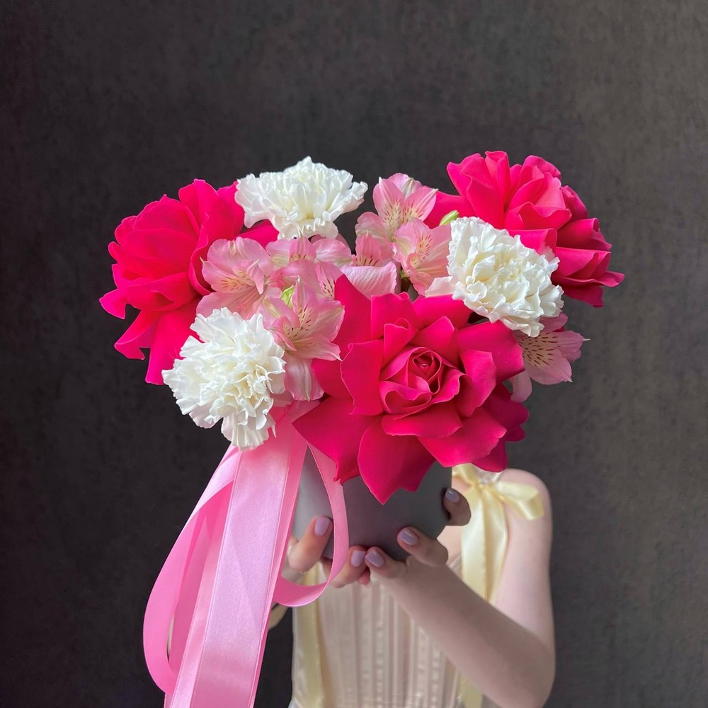 Малышка Шерри: цветы в коробке + КОНФЕТЫ В ПОДАРОК