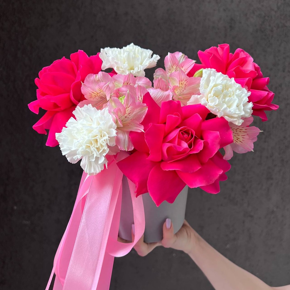 Малышка Шерри: цветы в коробке + КОНФЕТЫ В ПОДАРОК