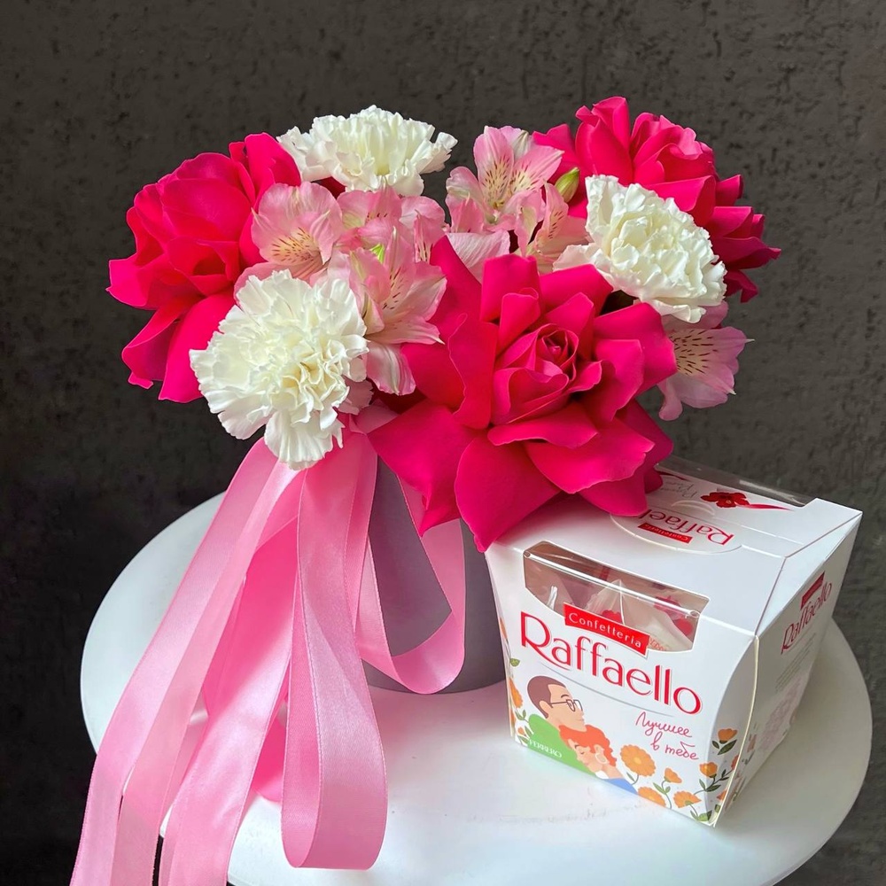 Малышка Шерри: цветы в коробке + КОНФЕТЫ В ПОДАРОК