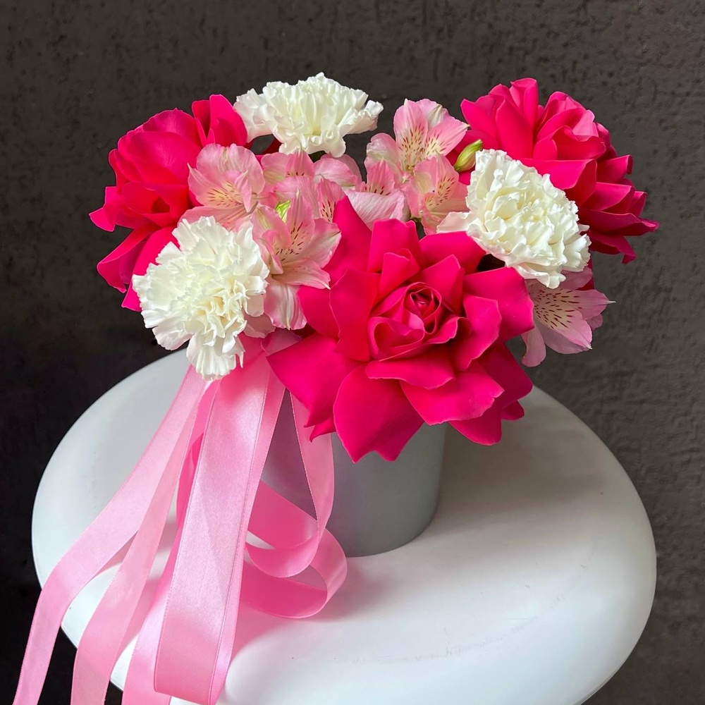 Малышка Шерри: цветы в коробке + КОНФЕТЫ В ПОДАРОК