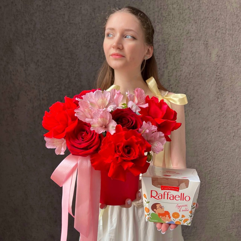 Малышка Эбигейл: цветы в коробке + КОНФЕТЫ В ПОДАРОК