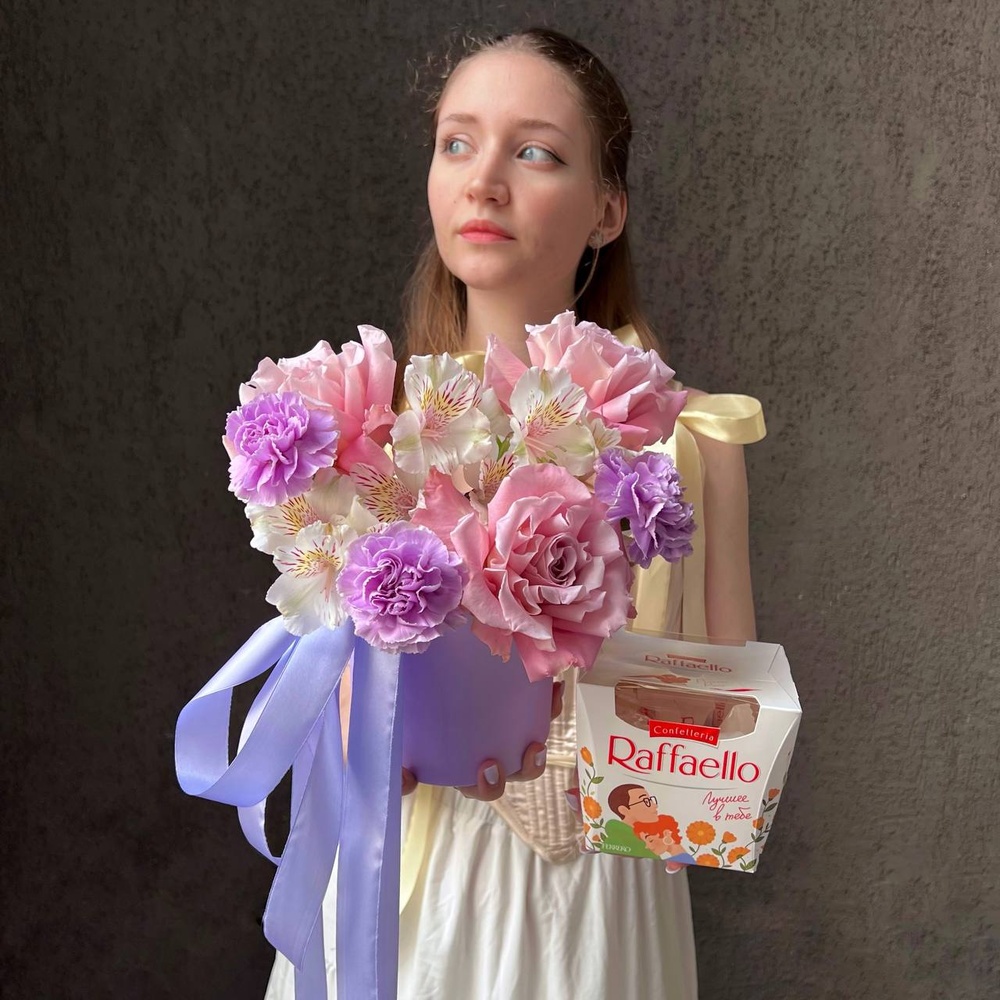 Малышка Лил: цветы в коробке + КОНФЕТЫ В ПОДАРОК