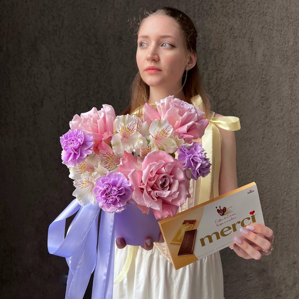 Малышка Лил: цветы в коробке + КОНФЕТЫ В ПОДАРОК