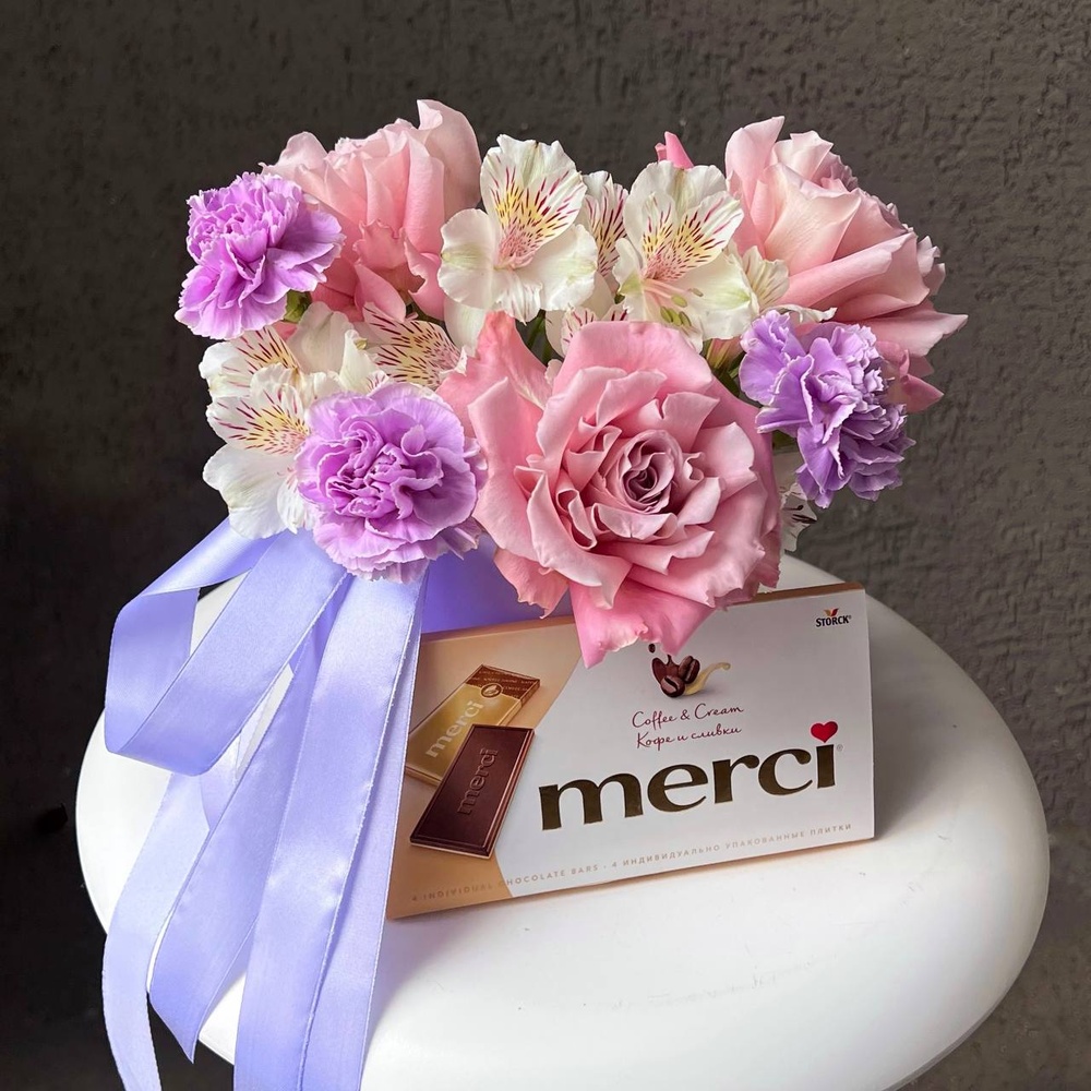 Малышка Лил: цветы в коробке + КОНФЕТЫ В ПОДАРОК