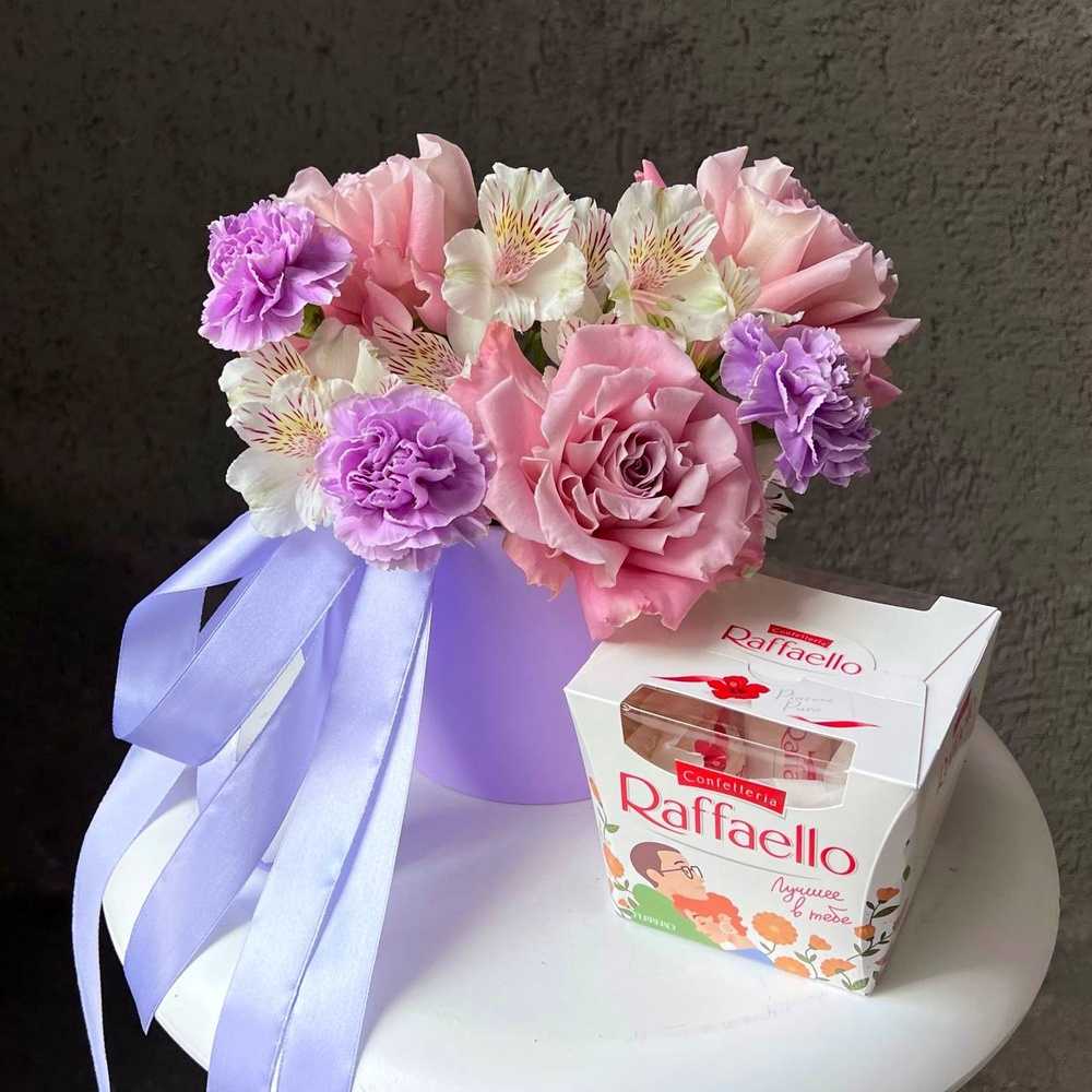 Малышка Лил: цветы в коробке + КОНФЕТЫ В ПОДАРОК