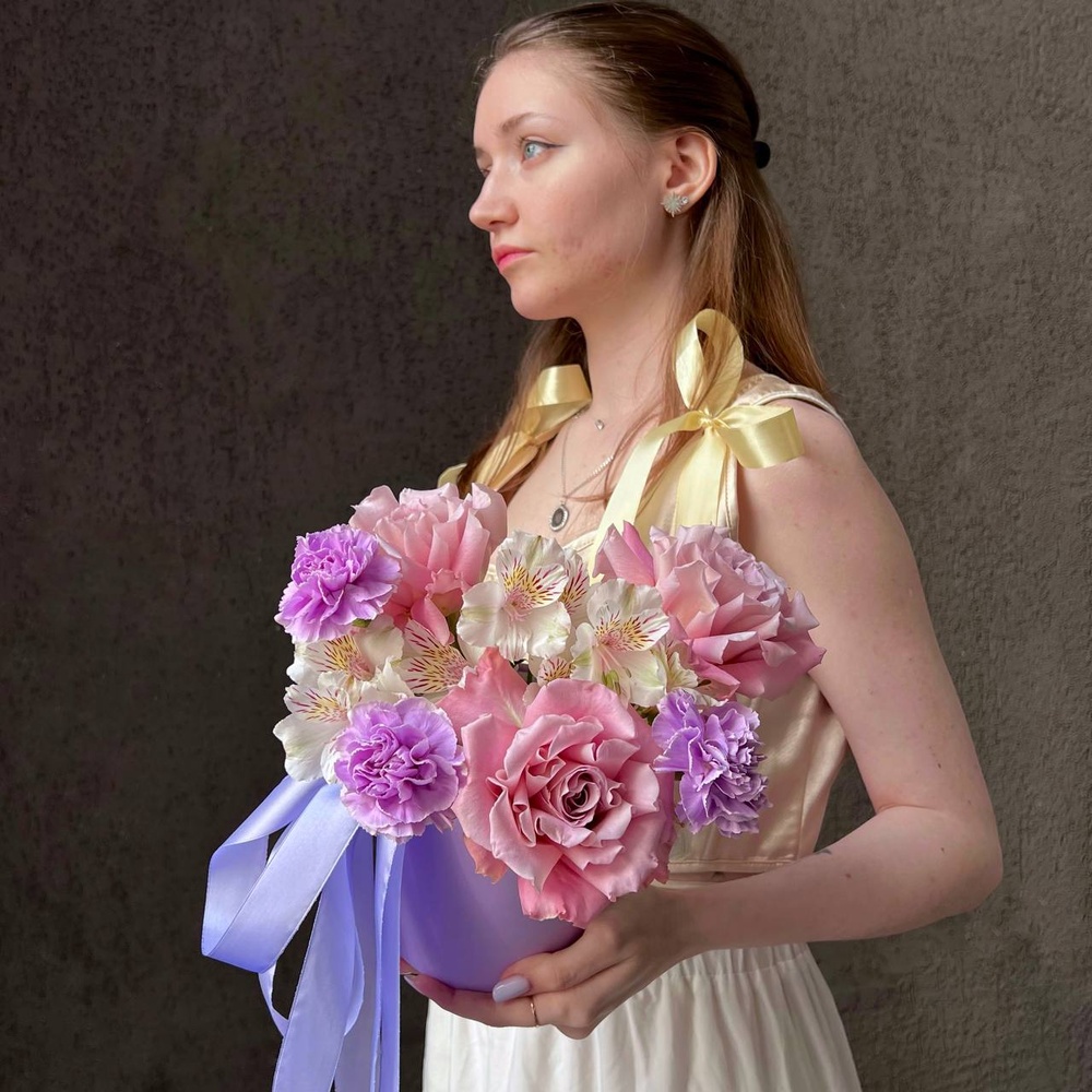 Малышка Лил: цветы в коробке + КОНФЕТЫ В ПОДАРОК