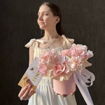 Нежные цветы в маленькой шляпной коробке с конфетами в Санкт-Петербурге - Фотография 3