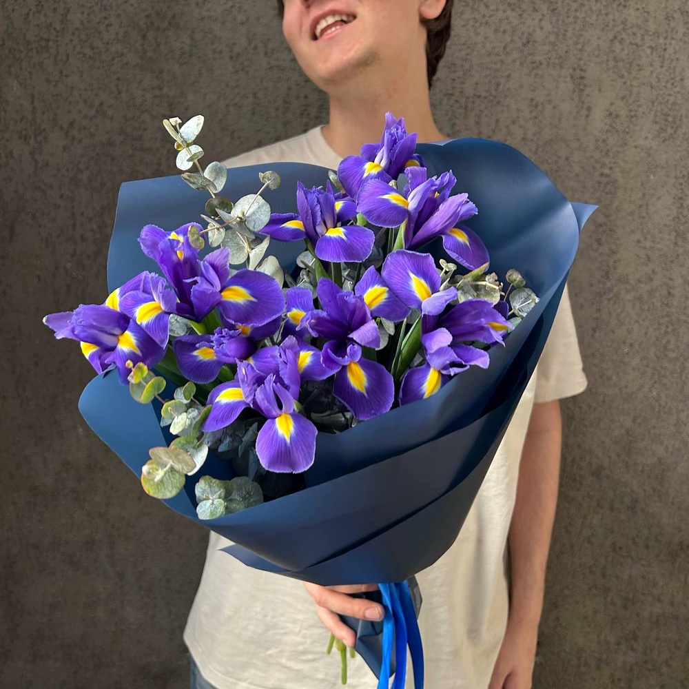 Конечно, Вася! Букет ирисов в упаковке