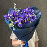 Конечно, Вася! Букет ирисов в упаковке - Фотография 1